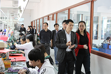 福建省委統(tǒng)戰(zhàn)部副部長、省工商聯(lián)黨組書記王玲視察虹潤公司