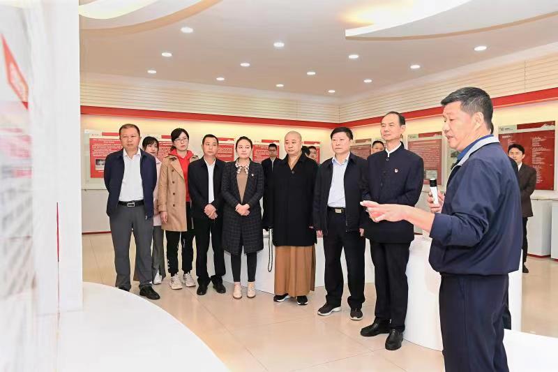 福建省人大常委會(huì)黨組書(shū)記、副主任雷春美和全國(guó)人大代表到順昌虹潤(rùn)等地調(diào)研